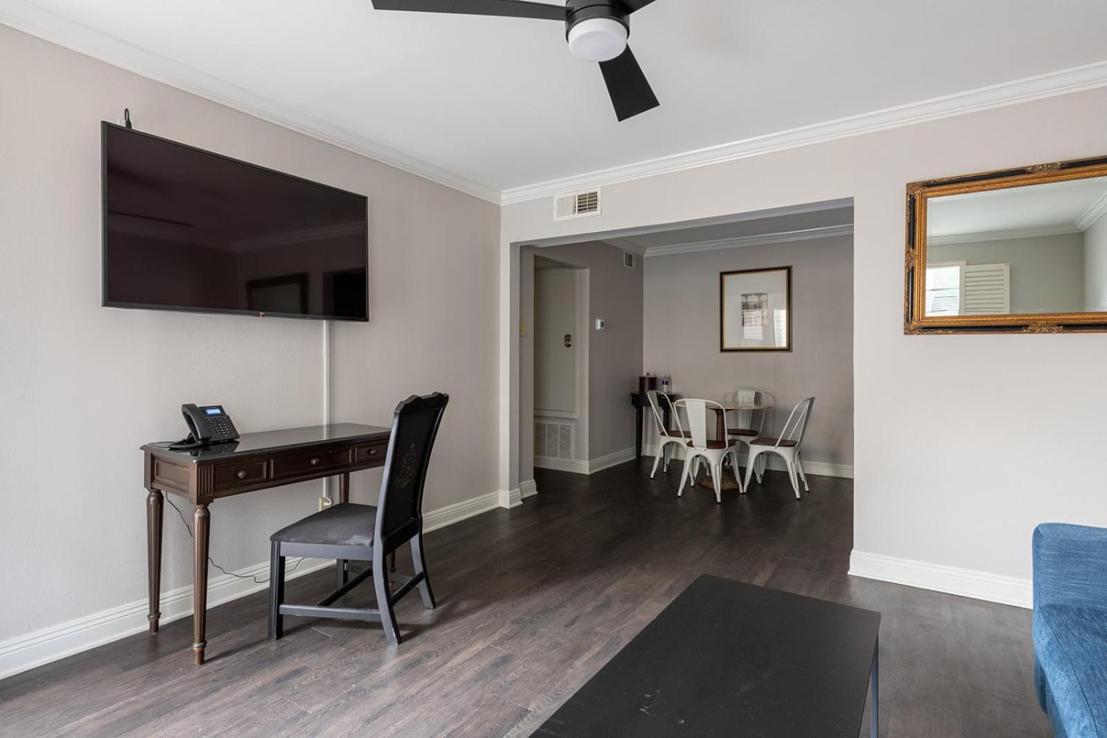 French Quarter Suites Hotel New Orleans Dış mekan fotoğraf
