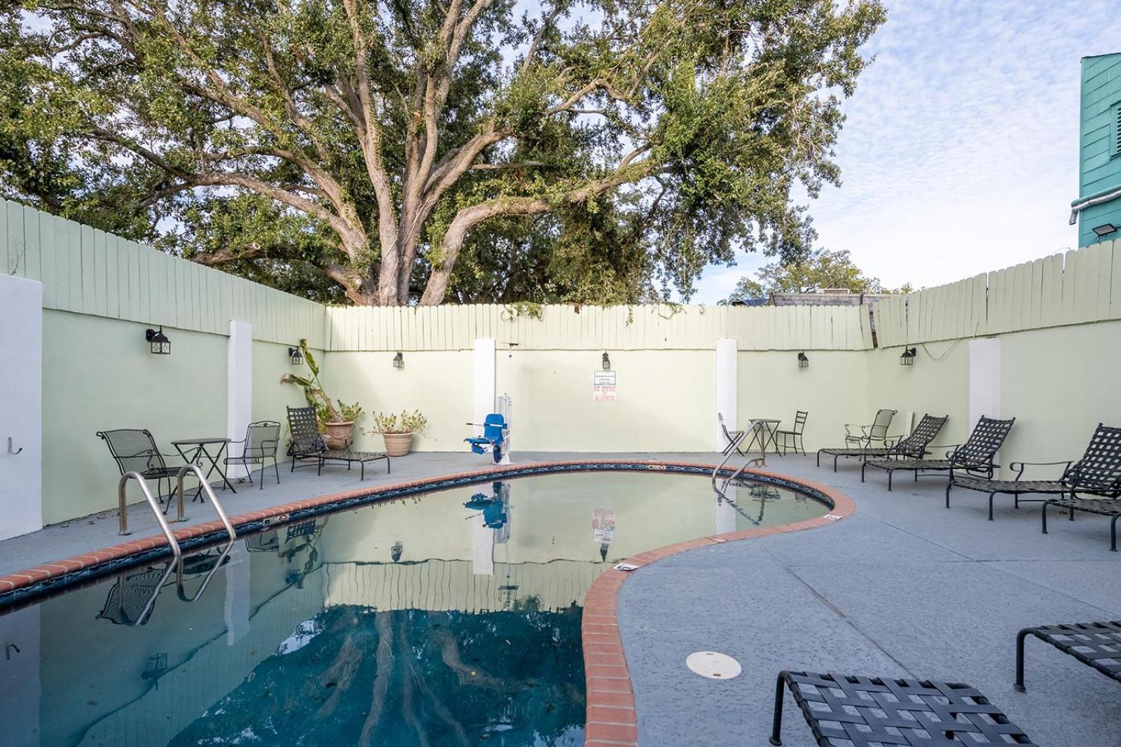 French Quarter Suites Hotel New Orleans Dış mekan fotoğraf