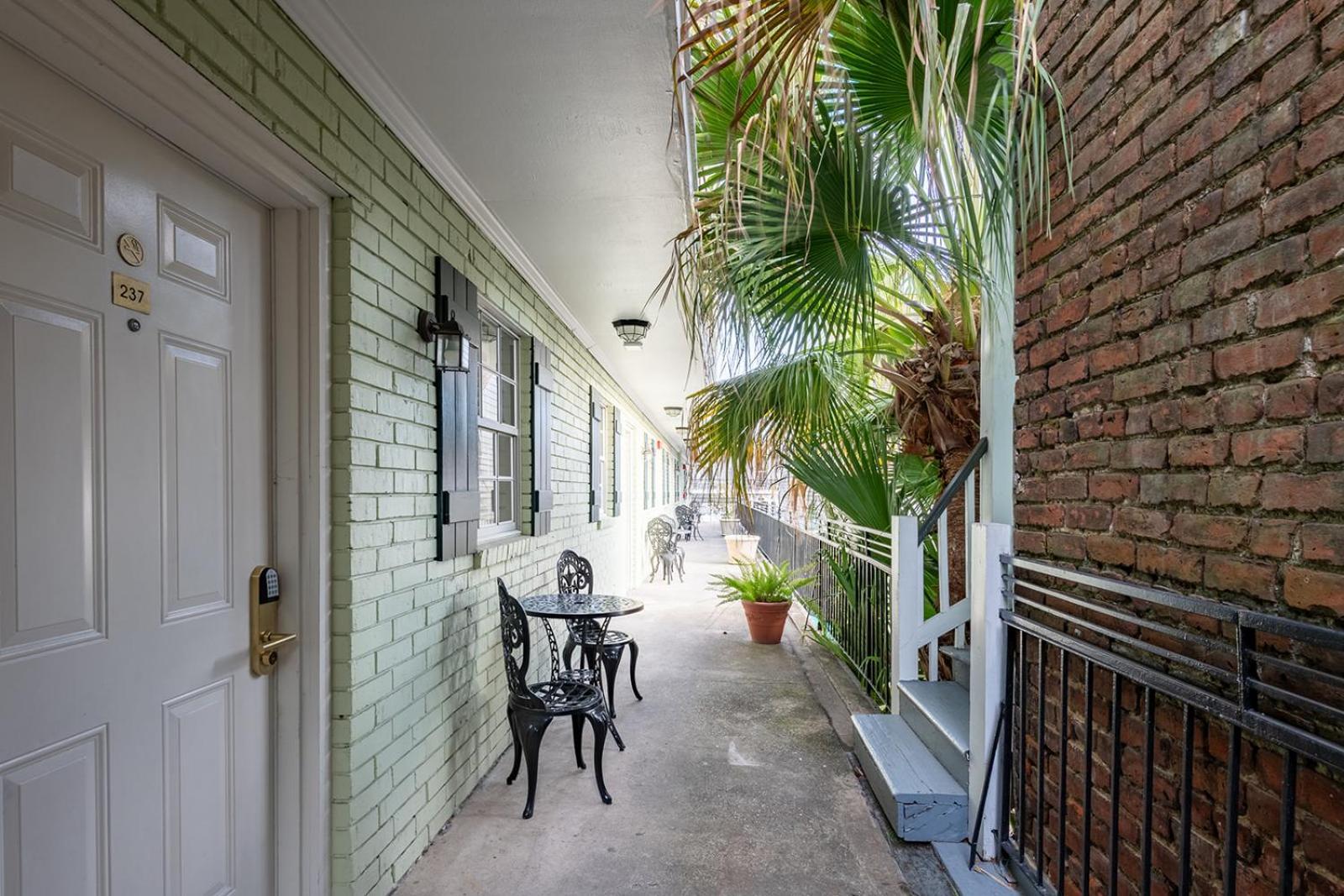 French Quarter Suites Hotel New Orleans Dış mekan fotoğraf